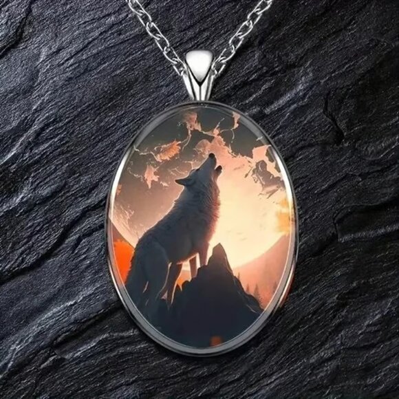 Silver Oval Shaped WOLF Pendant Necklace - Picture 2 of 3